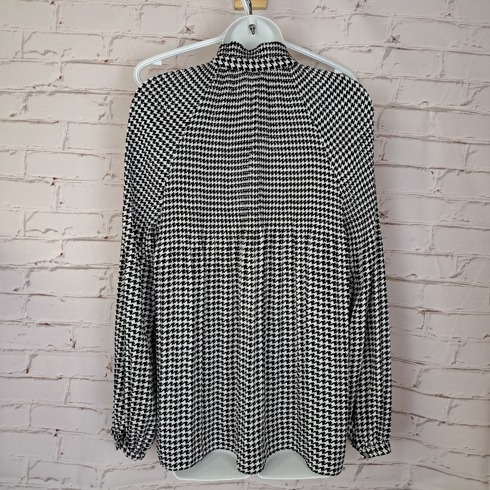 Lauren Ralph Lauren Houndstooth Pleated Tie Neck Shirt. - Picture 5 of 9